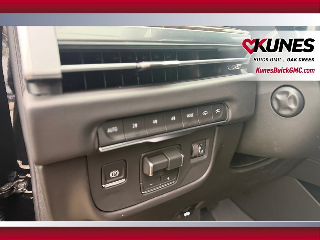 Used 2026 Cadillac Escalade Platinum Sport w/ LPO, Floor Liner Package AWD/4WD image 19