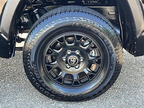 Used 2025 Toyota Tundra SR5 AWD/4WD image 40