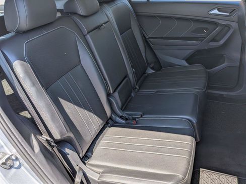 Used 2024 Volkswagen Tiguan SE w/ Panoramic Sunroof Package AWD/4WD image 34