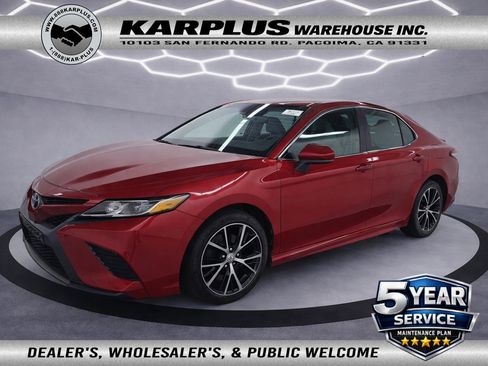 Used 2020 Toyota Camry SE image 1