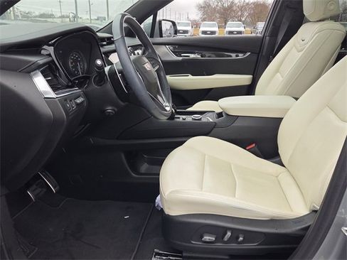 Used 2025 Cadillac XT6 Sport w/ Technology Package image 11