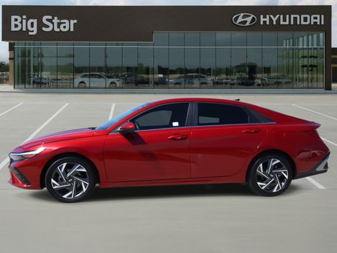 Used 2024 Hyundai Elantra SEL w/ Convenience Package image 2