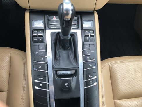 Used 2016 Porsche Macan S image 24