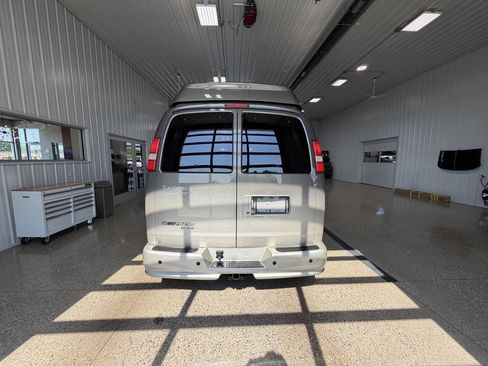 Used 2014 Chevrolet Express 1500 RWD image 4
