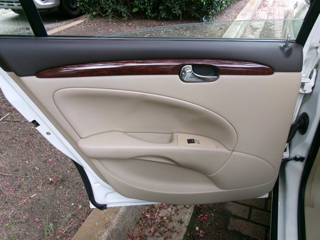 Used 2007 Buick Lucerne CXL w/ Luxury Package FWD image 33