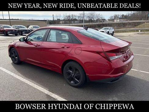 Used 2023 Hyundai Elantra SEL image 3