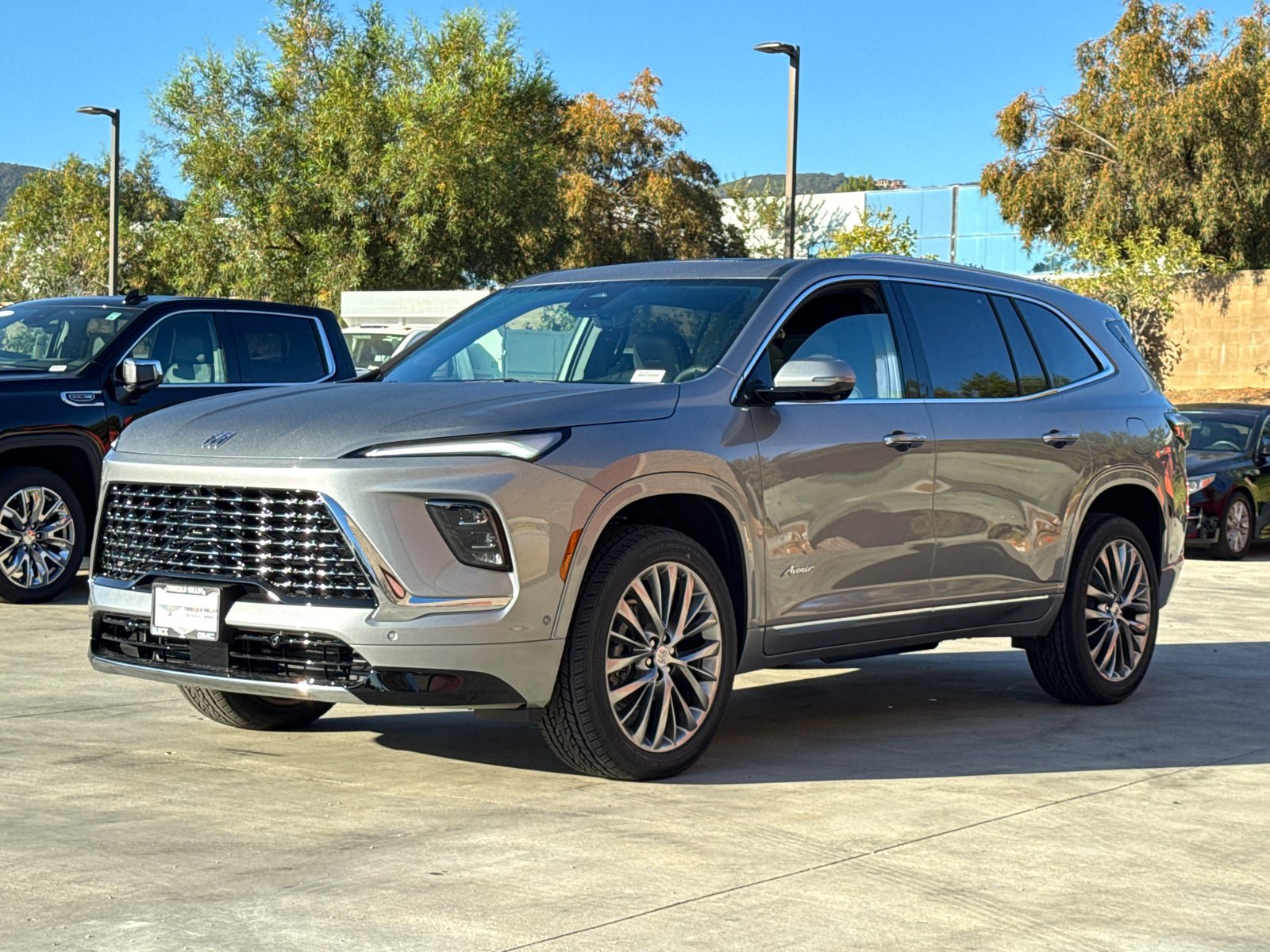 Used 2026 Buick Enclave Avenir w/ Super Cruise Package FWD image 4