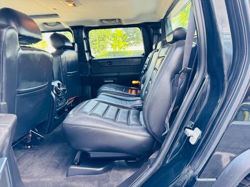 Used 2005 HUMMER H2 SUT w/ Preferred Equipment Group AWD/4WD image 13