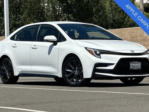 Used 2026 Toyota Corolla SE w/ SE Premium Package FWD image 2