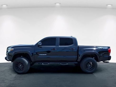Used 2018 Toyota Tacoma TRD Sport AWD/4WD image 16