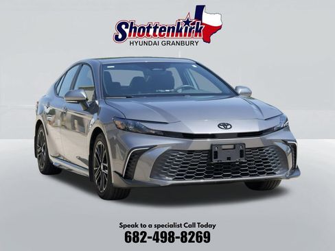 Used 2026 Toyota Camry SE w/ Convenience Package FWD image 3