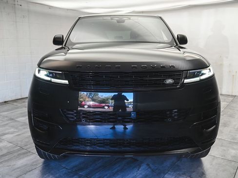 Used 2023 Land Rover Range Rover Sport SE Dynamic image 2