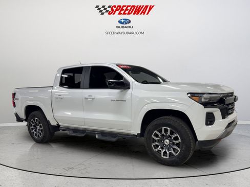 Used 2023 Chevrolet Colorado Z71 w/ Z71 Convenience Package 2 AWD/4WD image 3