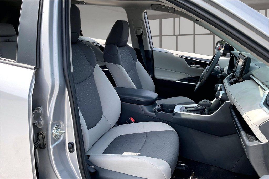Used 2019 Toyota RAV4 XLE FWD image 29