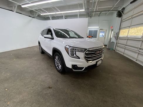 Used 2023 GMC Terrain SLT image 8