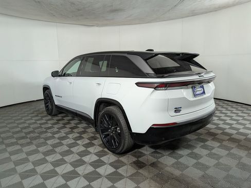 Used 2024 Jeep Wagoneer Launch Edition image 4