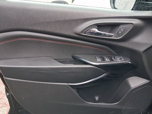 Used 2025 Chevrolet Trax RS w/ Sunroof Package FWD image 10