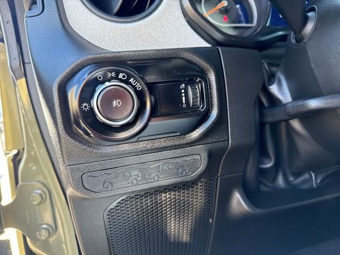 Used 2025 Jeep Wrangler Willys image 18