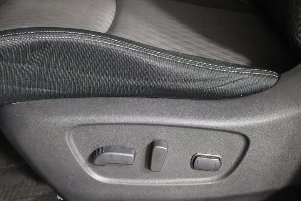 Used 2020 Nissan Rogue SV w/ Premium Package FWD image 24
