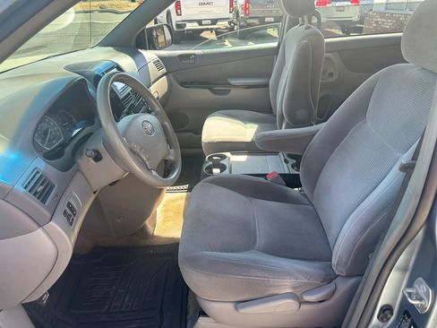 Used 2005 Toyota Sienna LE w/ LE Pkg 3 FWD image 33
