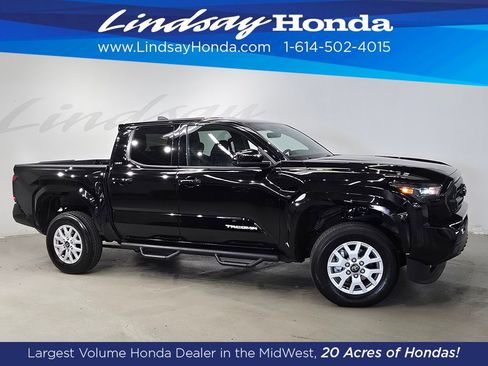 Used 2025 Toyota Tacoma SR5 image 3