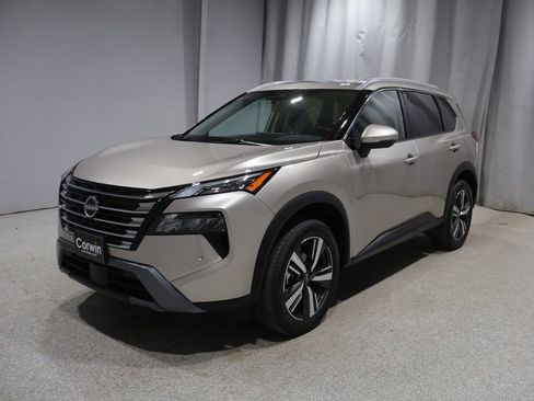 Used 2025 Nissan Rogue SL w/ SL Premium Package image 5