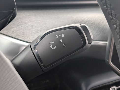 Used 2025 Volkswagen ID. Buzz Pro S RWD image 33