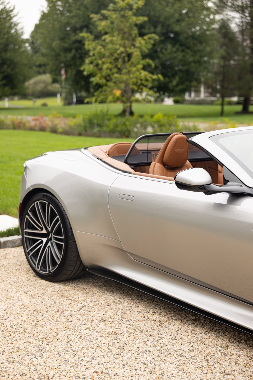 Used 2024 Aston Martin DB12 Convertible RWD image 26