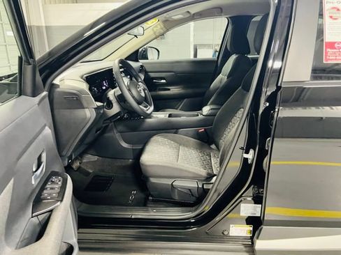 Used 2025 Nissan Kicks SV FWD image 21