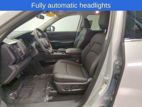 Used 2025 Nissan Pathfinder SV image 12
