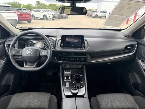 Used 2025 Nissan Rogue SV AWD/4WD image 25