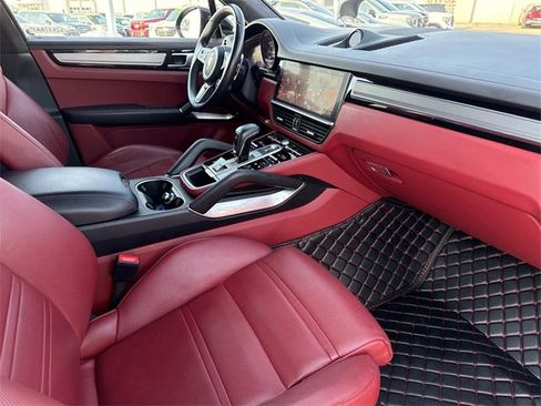 Used 2021 Porsche Cayenne Turbo image 16
