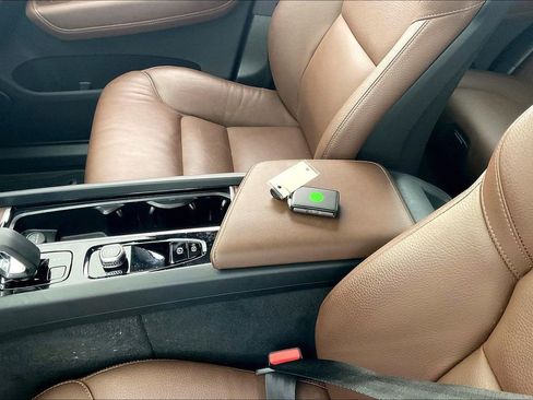 Certified 2023 Volvo XC60 B5 Plus w/ Protection Package Premier image 14