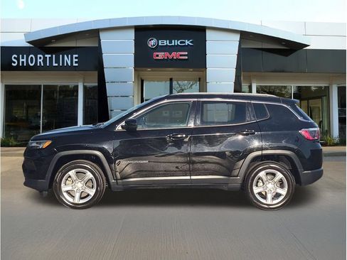 Used 2024 Jeep Compass Latitude AWD/4WD image 6