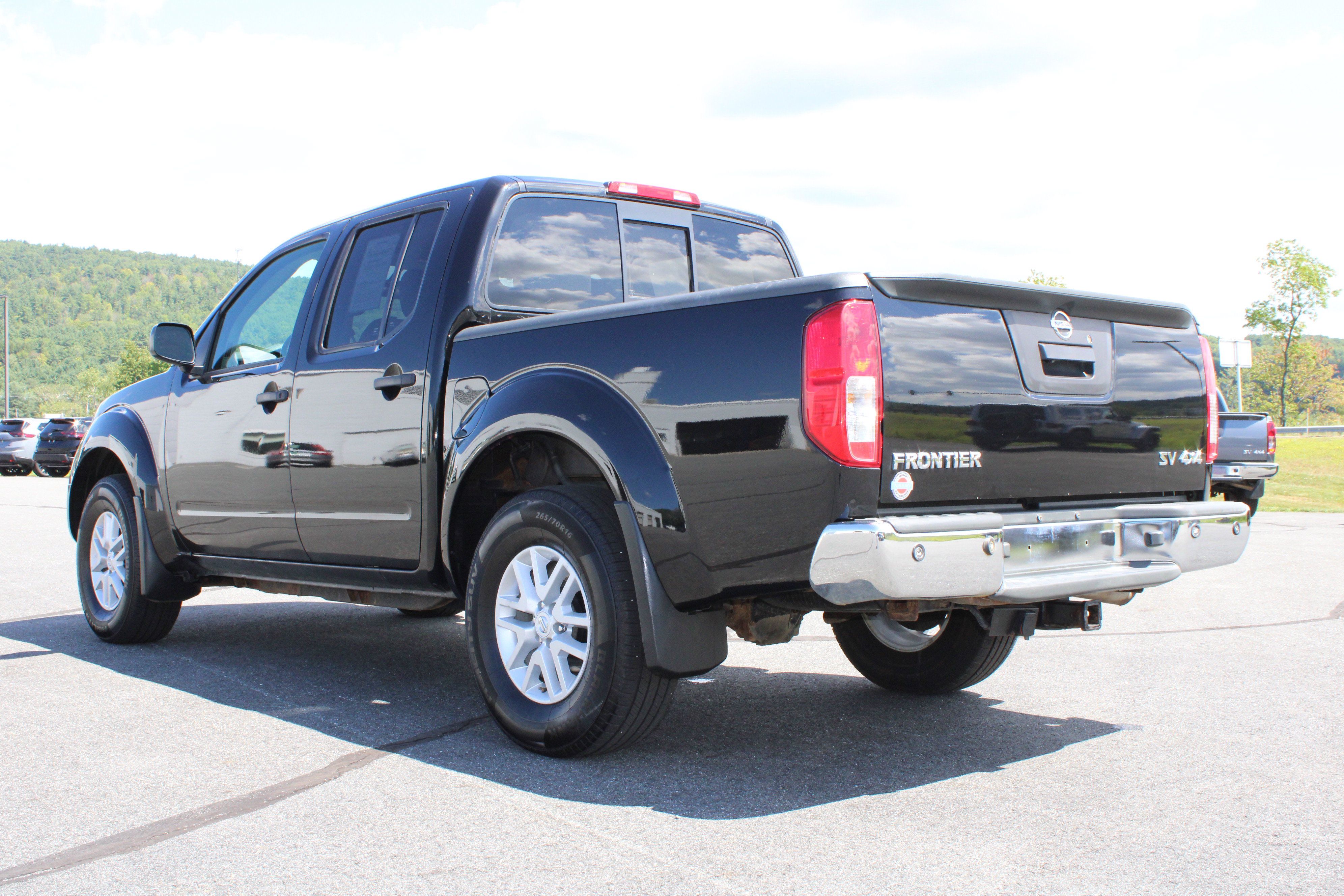 Used 2017 Nissan Frontier SV w/ SV Value Truck Package AWD/4WD image 7
