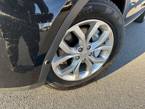 Used 2019 Land Rover Discovery SE image 10