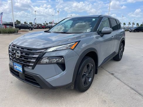 Certified 2026 Nissan Rogue SV FWD image 3
