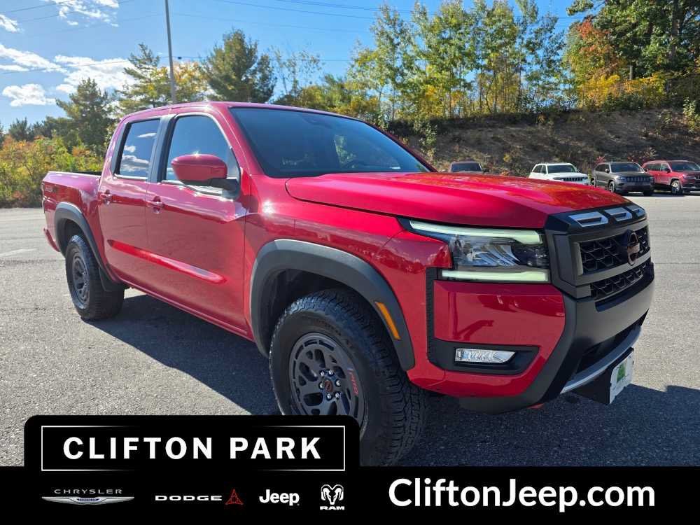 Used 2026 Nissan Frontier PRO-4X AWD/4WD image 3