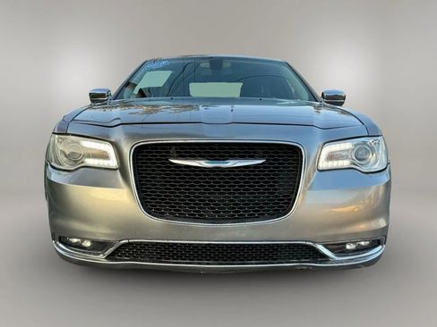 Used 2017 Chrysler 300 C RWD image 4