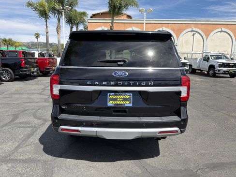 Used 2024 Ford Expedition XLT AWD/4WD image 7