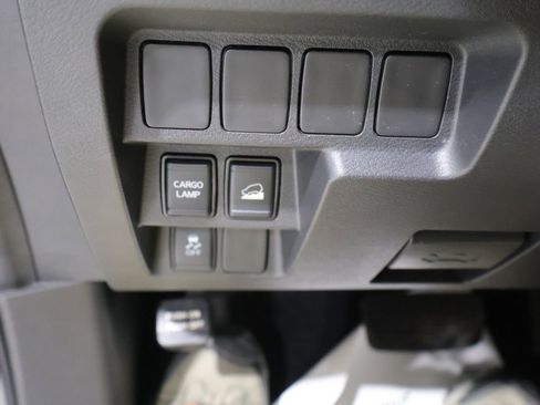 Used 2024 Nissan Frontier SV AWD/4WD image 32