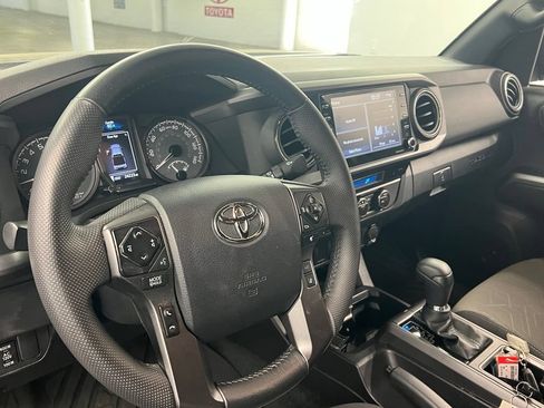 Used 2023 Toyota Tacoma TRD Off-Road w/ Black Out Package (TMS) AWD/4WD image 10