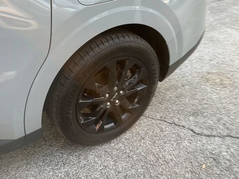 Used 2023 Kia Carnival SX FWD image 38