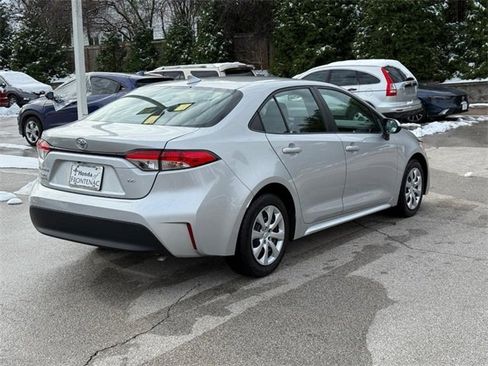 Used 2024 Toyota Corolla LE image 3
