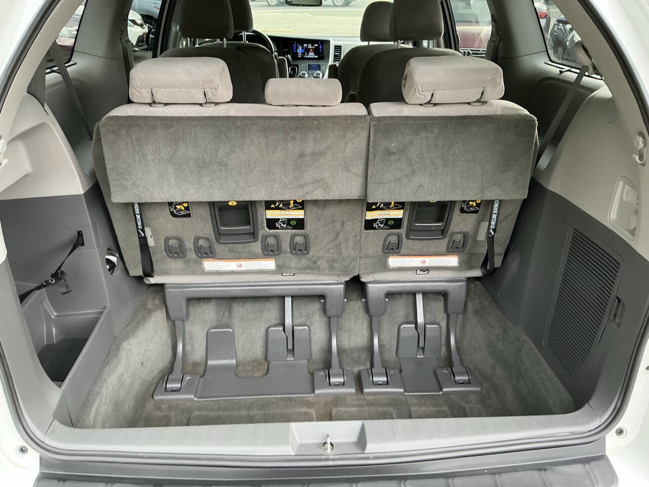 Used 2017 Toyota Sienna LE FWD image 27
