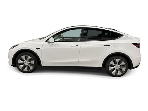 Certified 2023 Tesla Model Y Long Range AWD/4WD image 3
