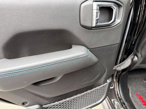 Used 2023 Jeep Wrangler Unlimited Rubicon 4xe image 9