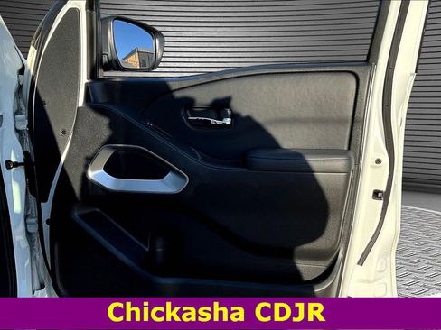 Used 2022 Nissan Frontier SV image 27