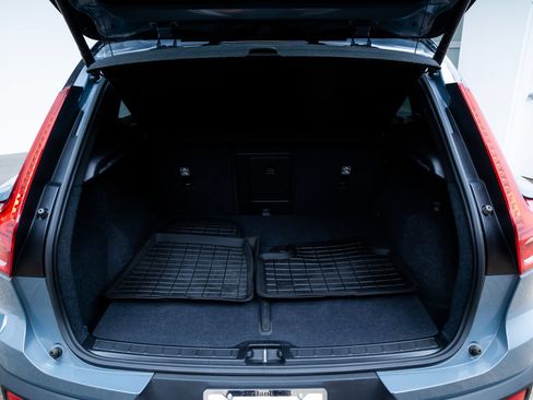 Used 2023 Volvo XC40 Recharge Ultimate w/ Protection Package Premier AWD/4WD image 7