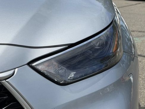 Used 2023 Toyota Highlander XLE FWD image 45